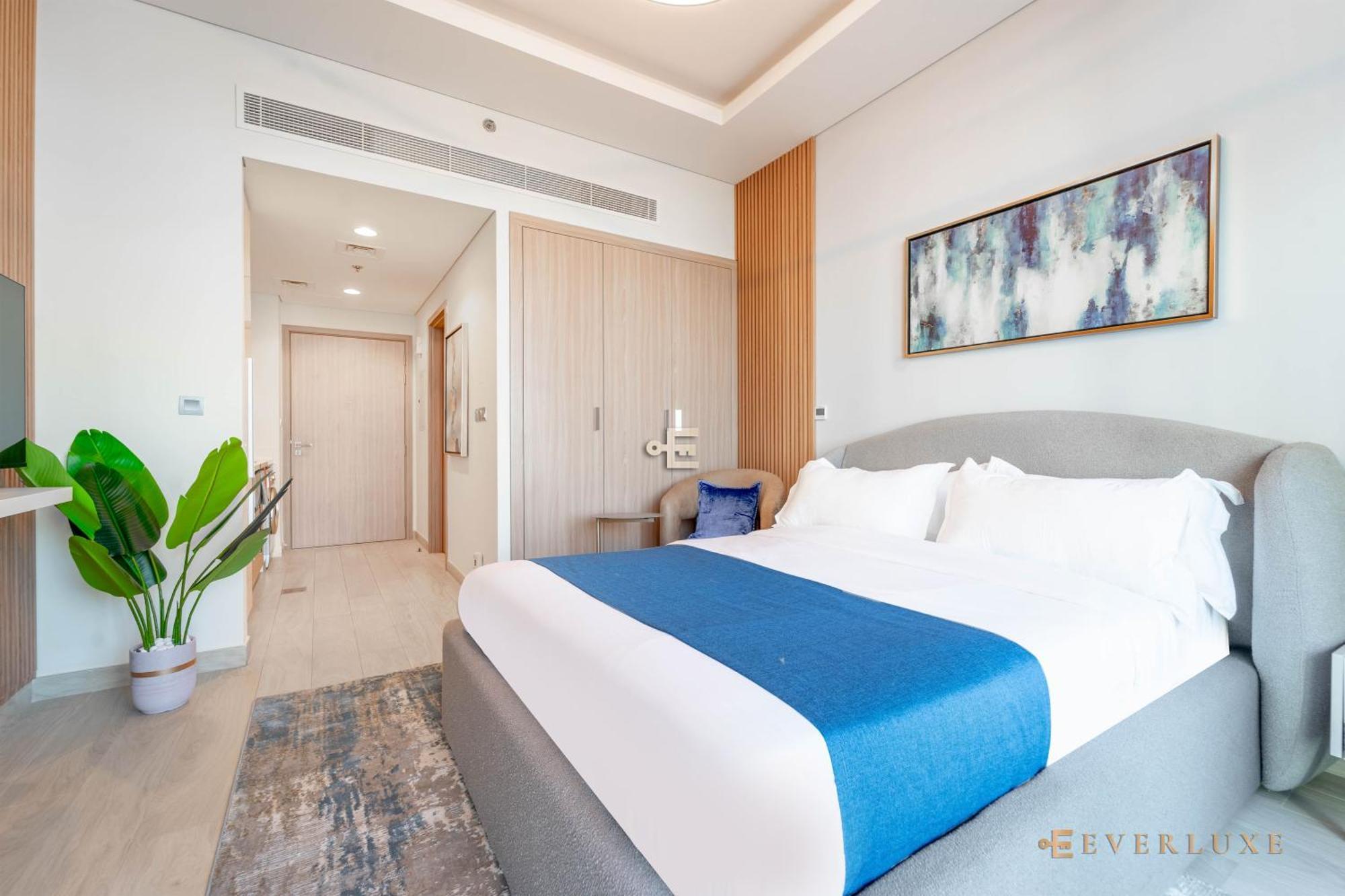 Everluxe Modern Pool View In Al Jaddaf Apartment Dubai