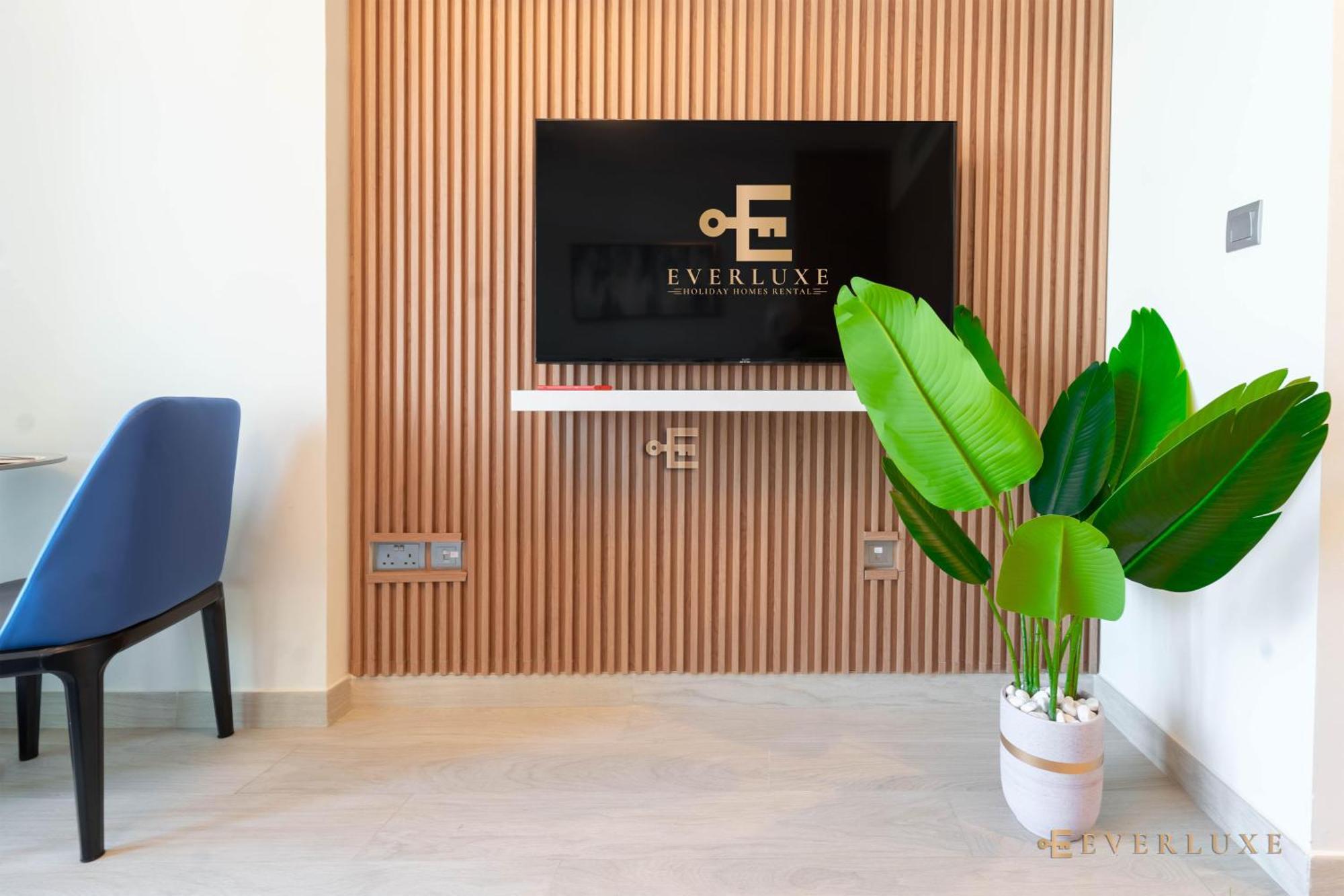 Everluxe Modern Pool View In Al Jaddaf Apartment