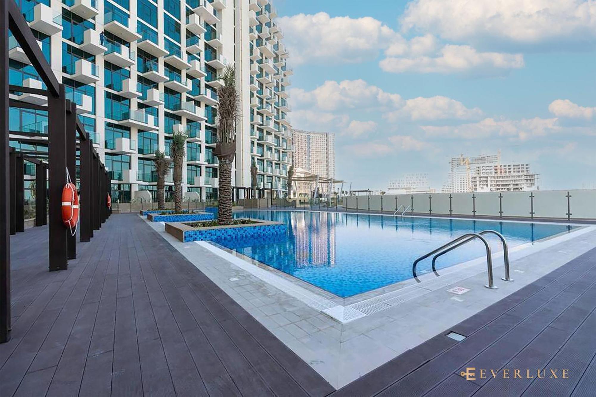 Everluxe Modern Pool View In Al Jaddaf